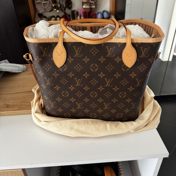 Louis Vuitton Handbags - Louis Vuitton neverfull